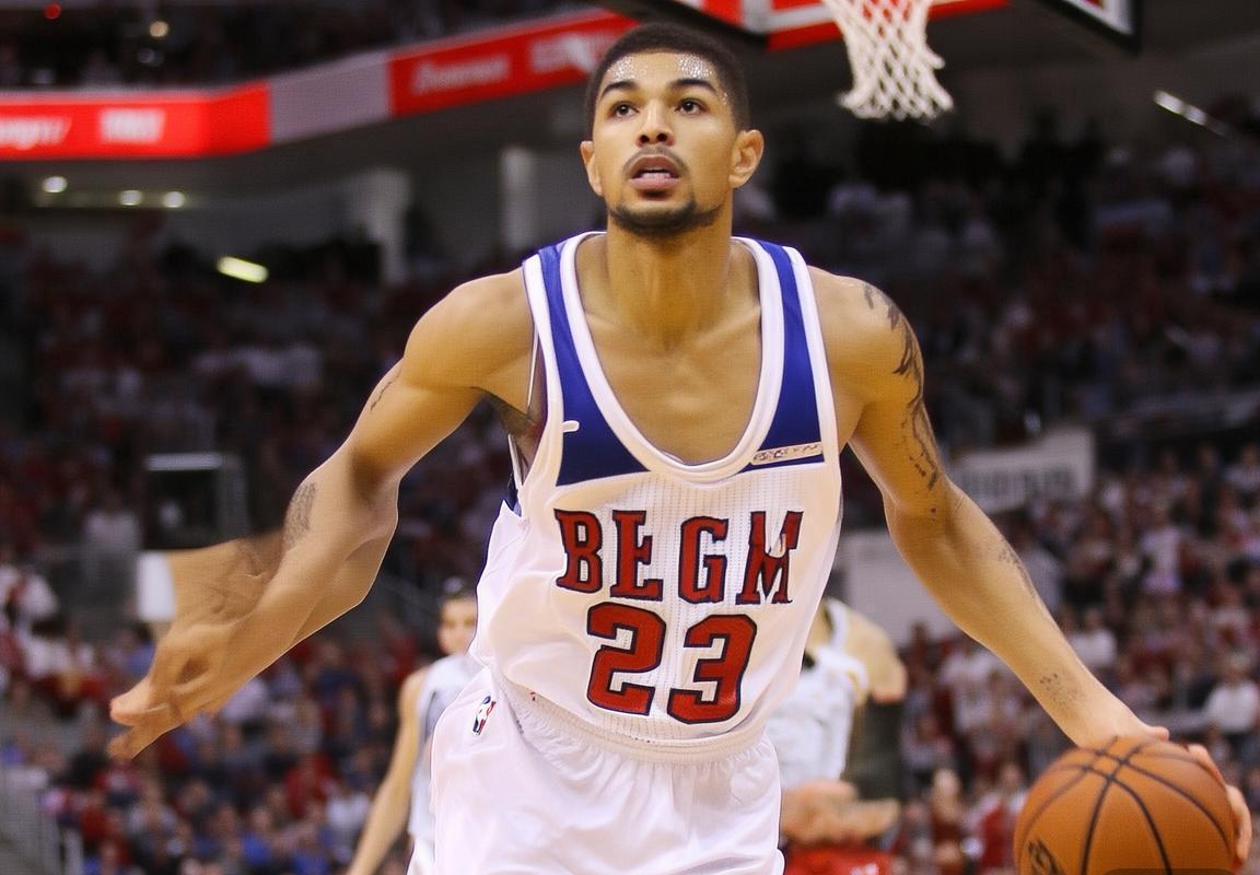 老鹰队大胜奇才队，特雷·杨主导NBA比赛，防守体系成关键